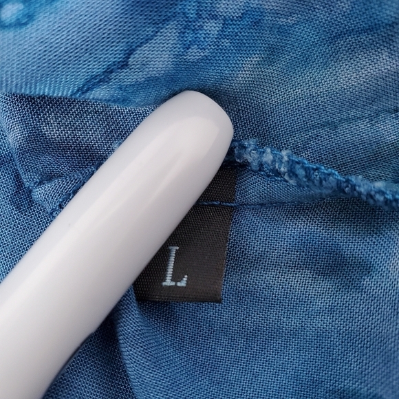 LONG SLEEVE SHIRT Womens SOFT SURROUNDINGS Size Large Blue Watercolor - Picture 9 of 9